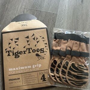 New in PKG Dog Grip Socks XXL - Brown